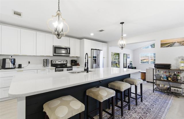 404 KING LOUIS COURT, Seffner, FL 33584