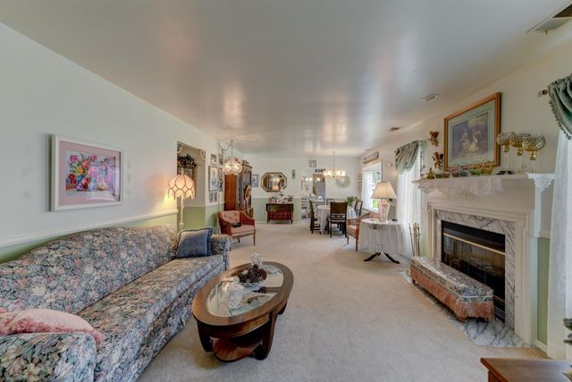2242 Deerpath Drive W, Schererville, IN 46375