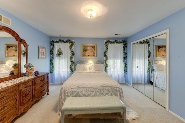 2242 Deerpath Drive W, Schererville, IN 46375
