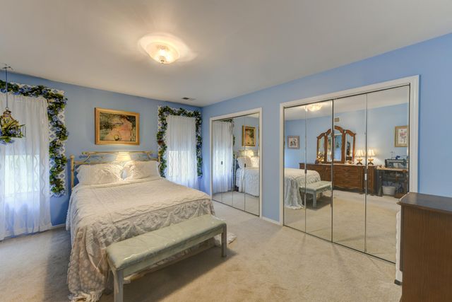 2242 Deerpath Drive W, Schererville, IN 46375