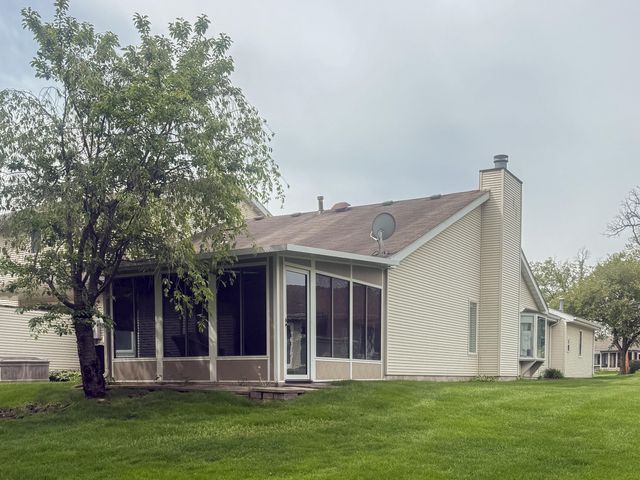 2242 Deerpath Drive W, Schererville, IN 46375