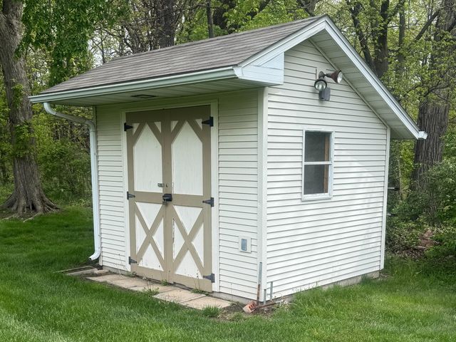 2242 Deerpath Drive W, Schererville, IN 46375