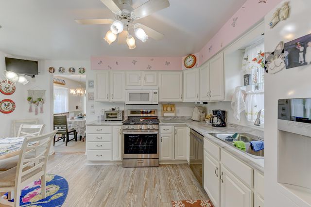 2242 Deerpath Drive W, Schererville, IN 46375