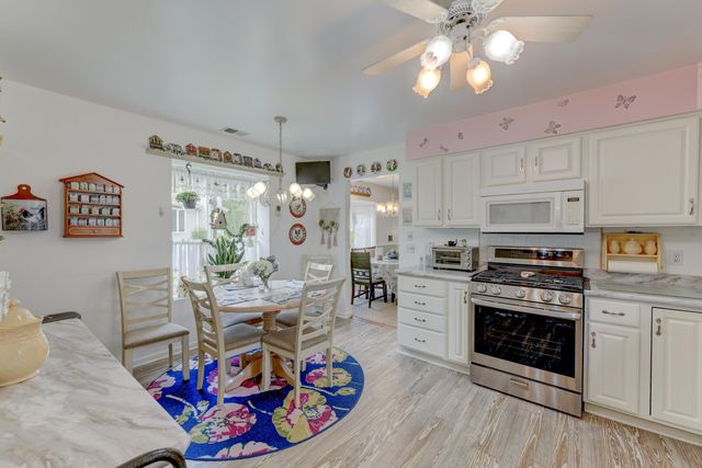 2242 Deerpath Drive W, Schererville, IN 46375