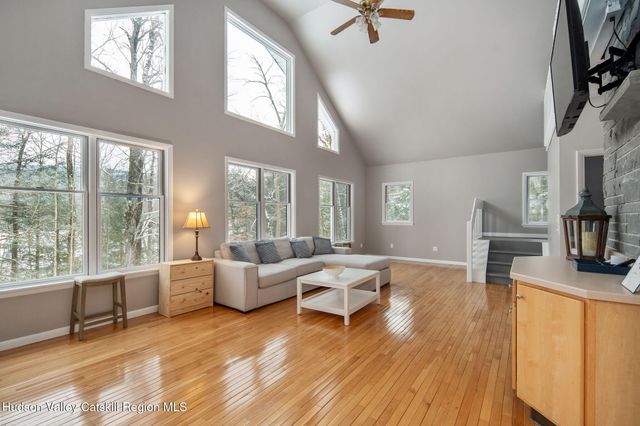 105 Mcnamee Road, Canaan, NY 12029