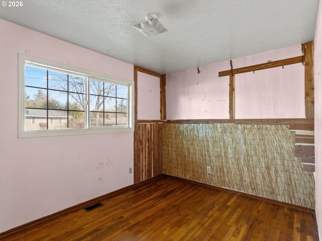 9336 Se REGENTS Dr, Milwaukie, OR 97222