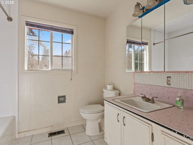 9336 Se REGENTS Dr, Milwaukie, OR 97222