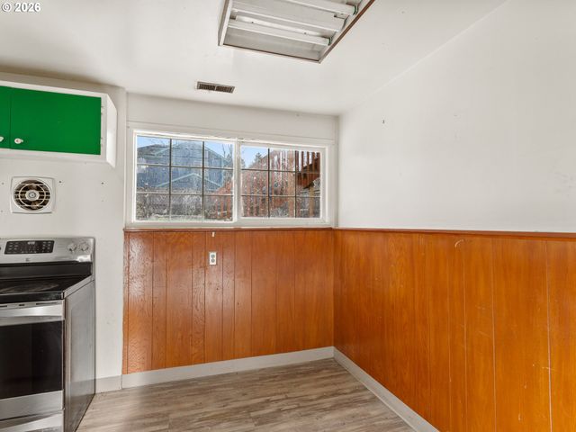 9336 Se REGENTS Dr, Milwaukie, OR 97222