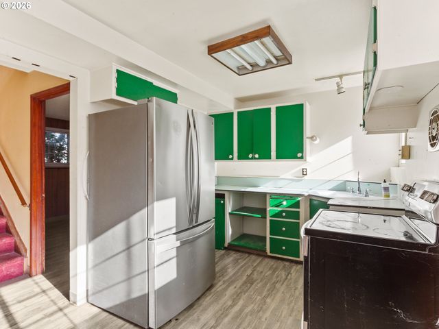 9336 Se REGENTS Dr, Milwaukie, OR 97222