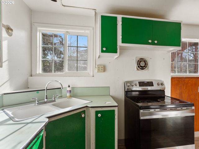 9336 Se REGENTS Dr, Milwaukie, OR 97222