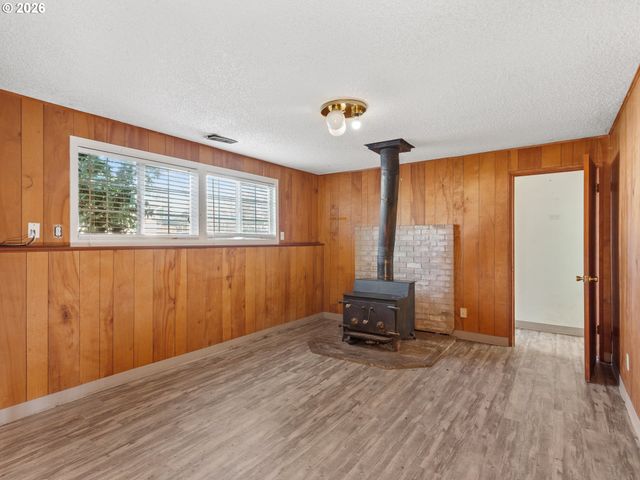 9336 Se REGENTS Dr, Milwaukie, OR 97222