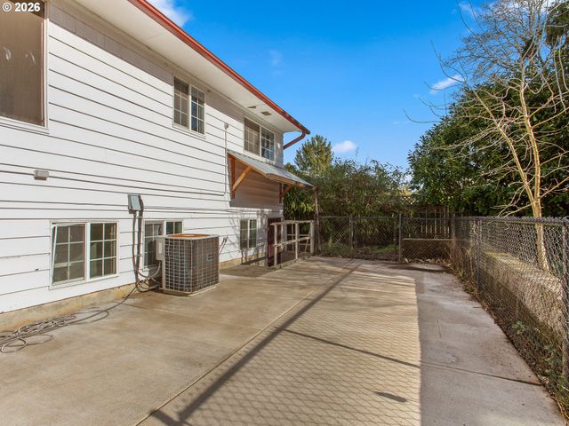 9336 Se REGENTS Dr, Milwaukie, OR 97222