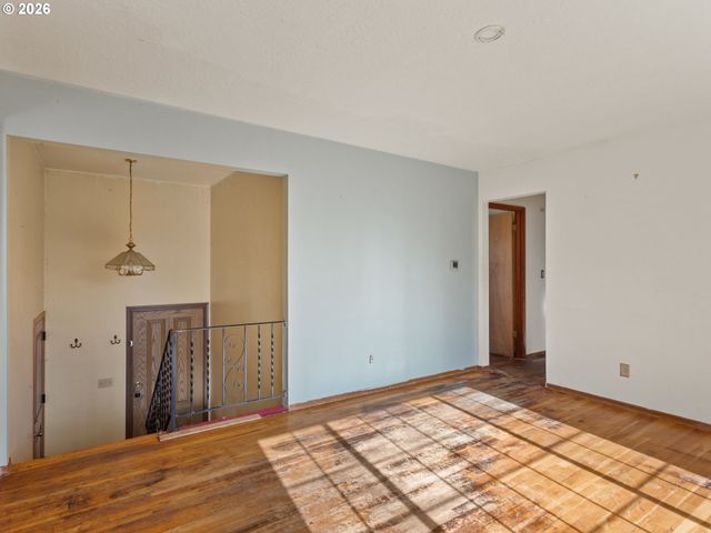 9336 Se REGENTS Dr, Milwaukie, OR 97222