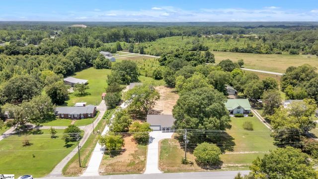5126 N Old Laurens Road, Gray Court, SC 29645