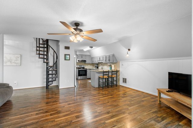 1552 Damron Rd, Estill Springs, TN 37330