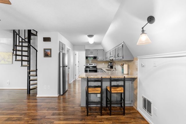 1552 Damron Rd, Estill Springs, TN 37330
