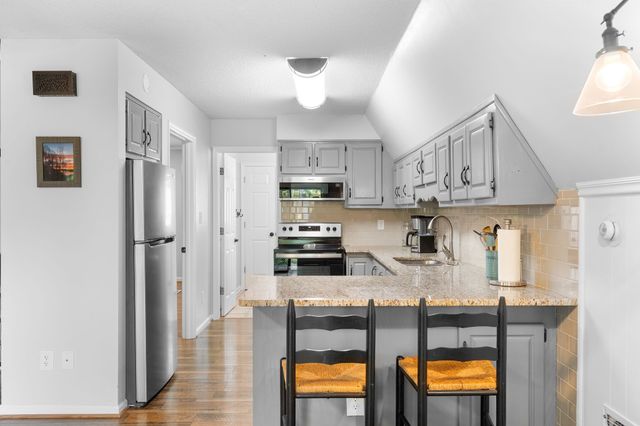 1552 Damron Rd, Estill Springs, TN 37330