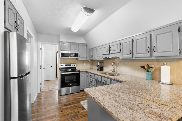 1552 Damron Rd, Estill Springs, TN 37330