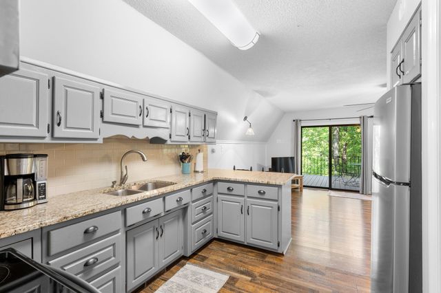 1552 Damron Rd, Estill Springs, TN 37330