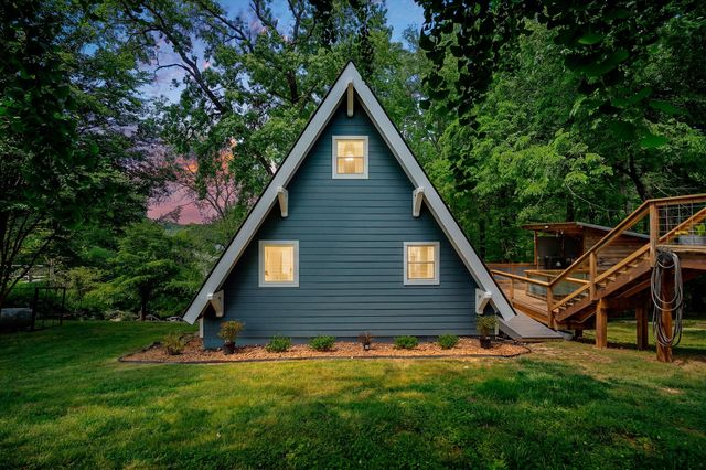 1552 Damron Rd, Estill Springs, TN 37330