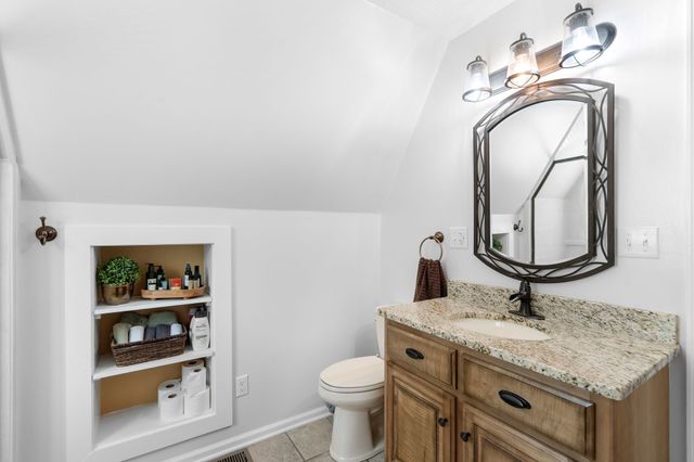 1552 Damron Rd, Estill Springs, TN 37330
