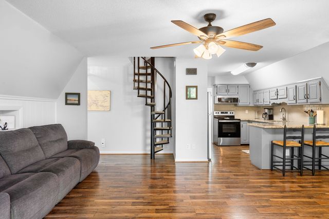 1552 Damron Rd, Estill Springs, TN 37330