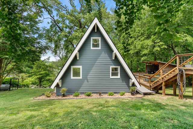 1552 Damron Rd, Estill Springs, TN 37330