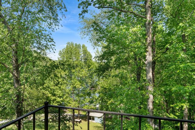 1552 Damron Rd, Estill Springs, TN 37330