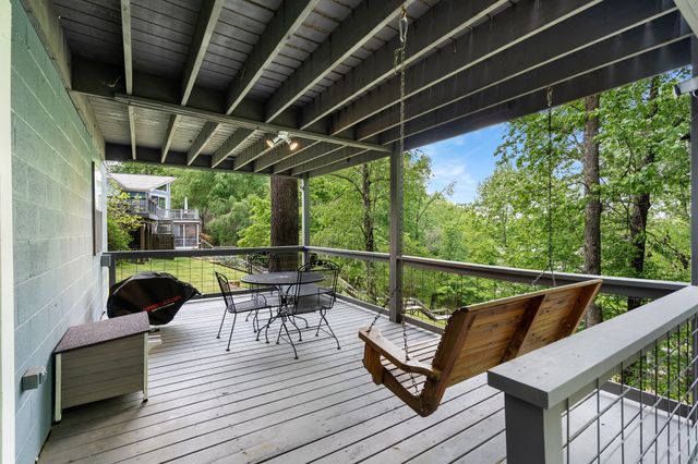 1552 Damron Rd, Estill Springs, TN 37330