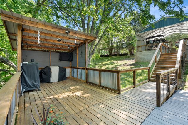 1552 Damron Rd, Estill Springs, TN 37330