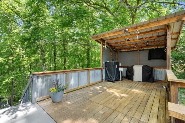 1552 Damron Rd, Estill Springs, TN 37330