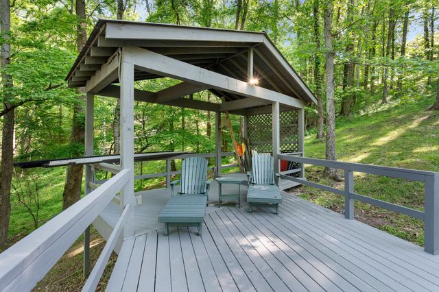 1552 Damron Rd, Estill Springs, TN 37330