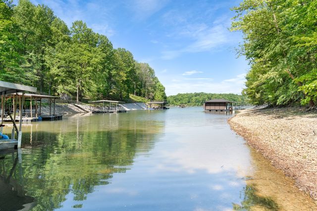 1552 Damron Rd, Estill Springs, TN 37330