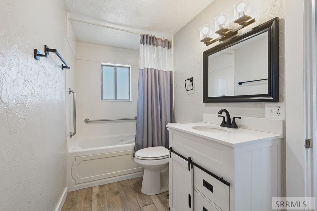 Image 16 of property listing at 3756 E 800 N, Rigby, ID 83442