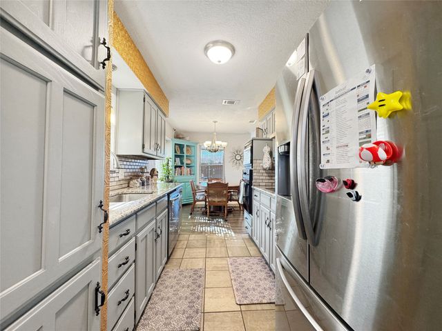 5216 Stagetrail Drive, Arlington, TX 76017