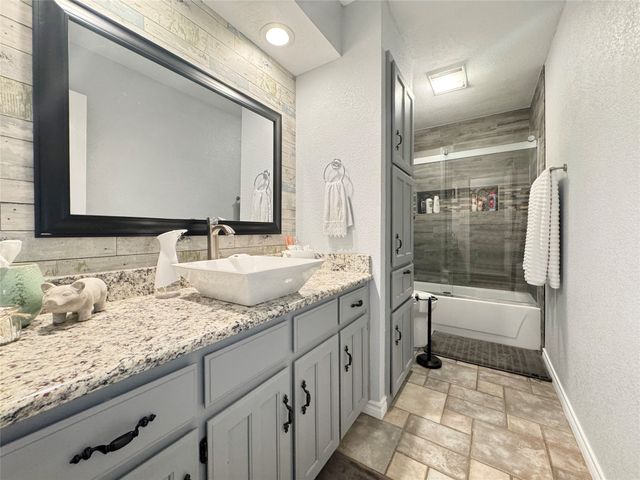 5216 Stagetrail Drive, Arlington, TX 76017