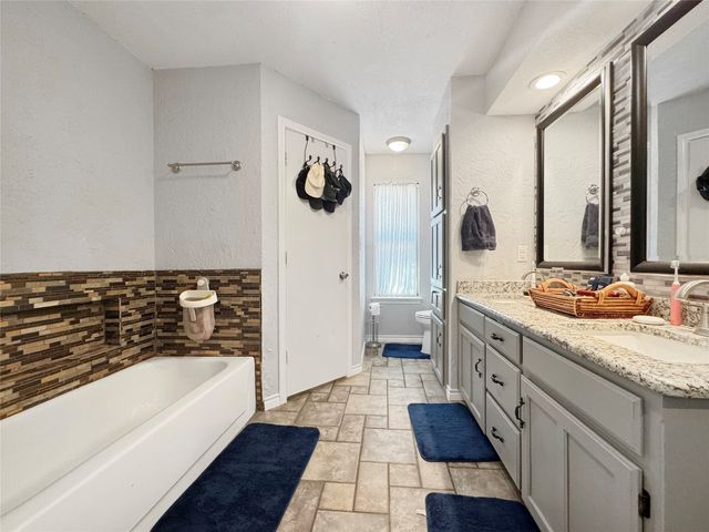 5216 Stagetrail Drive, Arlington, TX 76017