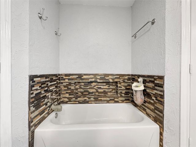 5216 Stagetrail Drive, Arlington, TX 76017