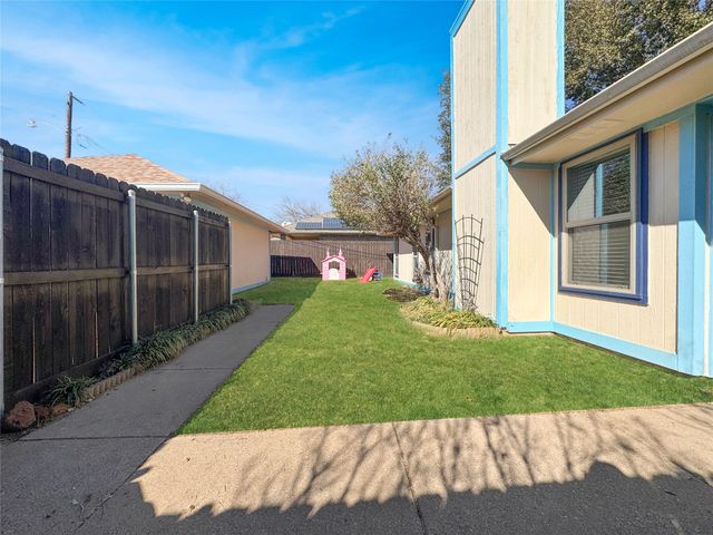 5216 Stagetrail Drive, Arlington, TX 76017