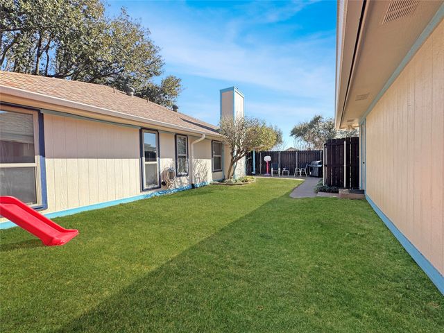 5216 Stagetrail Drive, Arlington, TX 76017