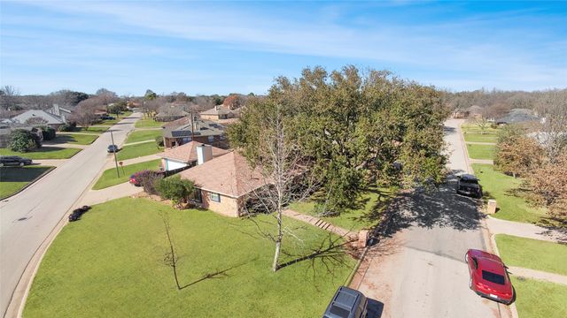 5216 Stagetrail Drive, Arlington, TX 76017