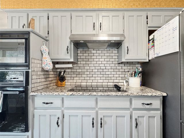 5216 Stagetrail Drive, Arlington, TX 76017