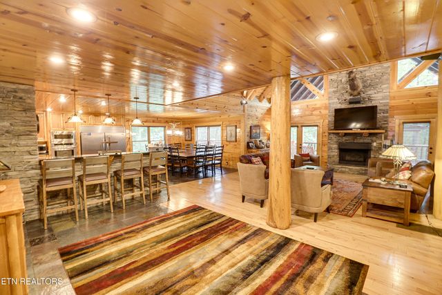 2154 Loafers Glory Way, Gatlinburg, TN 37738