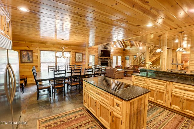 2154 Loafers Glory Way, Gatlinburg, TN 37738