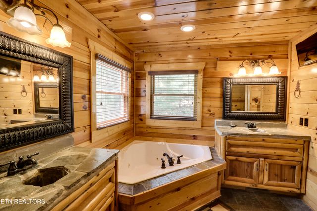 2154 Loafers Glory Way, Gatlinburg, TN 37738