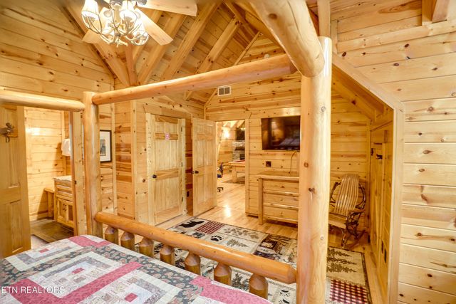 2154 Loafers Glory Way, Gatlinburg, TN 37738