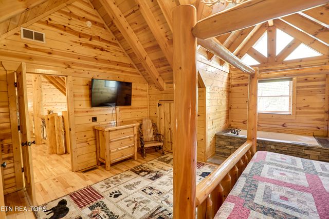 2154 Loafers Glory Way, Gatlinburg, TN 37738