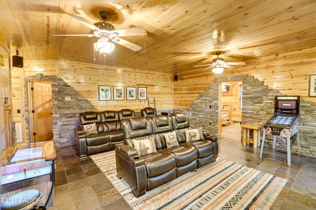 2154 Loafers Glory Way, Gatlinburg, TN 37738