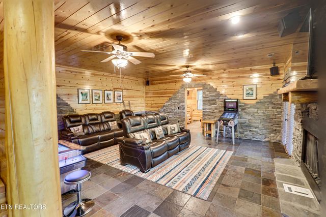 2154 Loafers Glory Way, Gatlinburg, TN 37738
