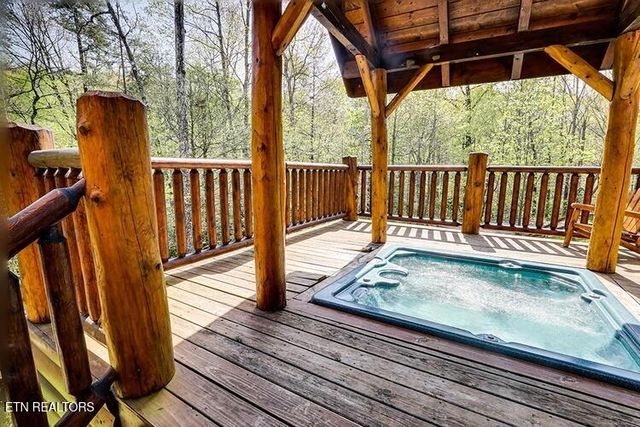 2154 Loafers Glory Way, Gatlinburg, TN 37738